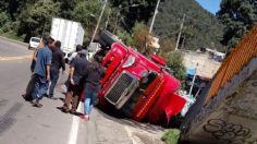 Vuelca tráiler en la autopista Naucalpan-Toluca y provoca caos, alternativas viales