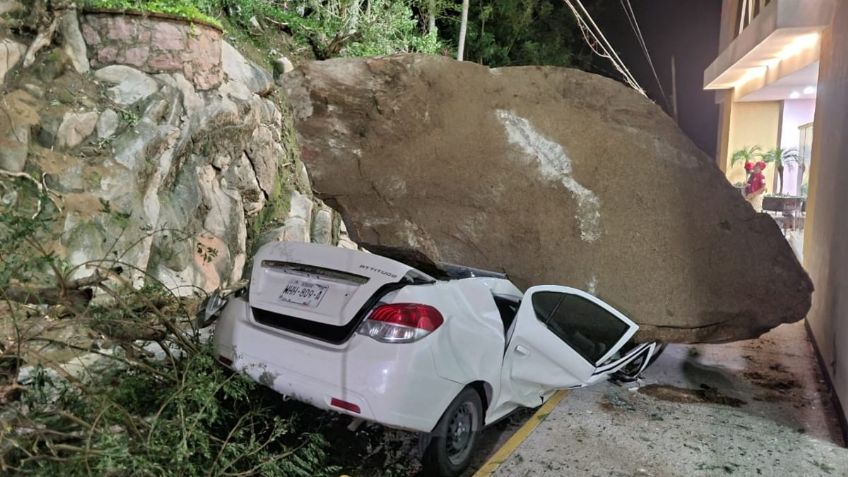 El paso del huracán "Lidia" dejó estragos en la carretera federal 200: un derrumbe ocasiona caos vial en Puerto Vallarta