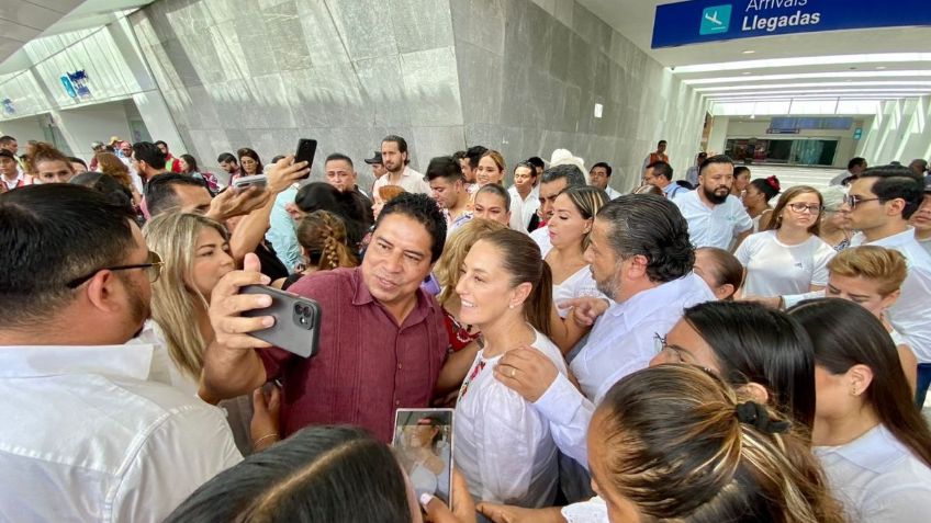 Claudia Sheinbaum improvisa un mitin para los que no pudieron entrar a su evento en Querétaro