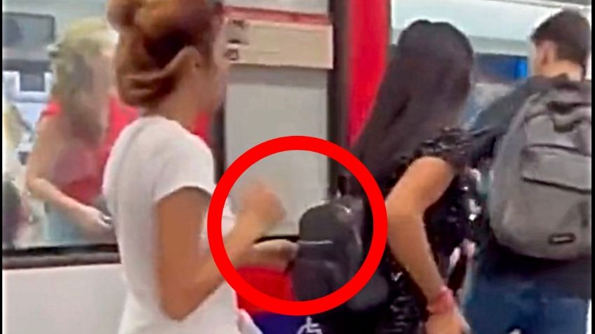 VIDEO: graban a mujer cuando intentaba robar el bolso de una joven en el metro, así opera los carteristas