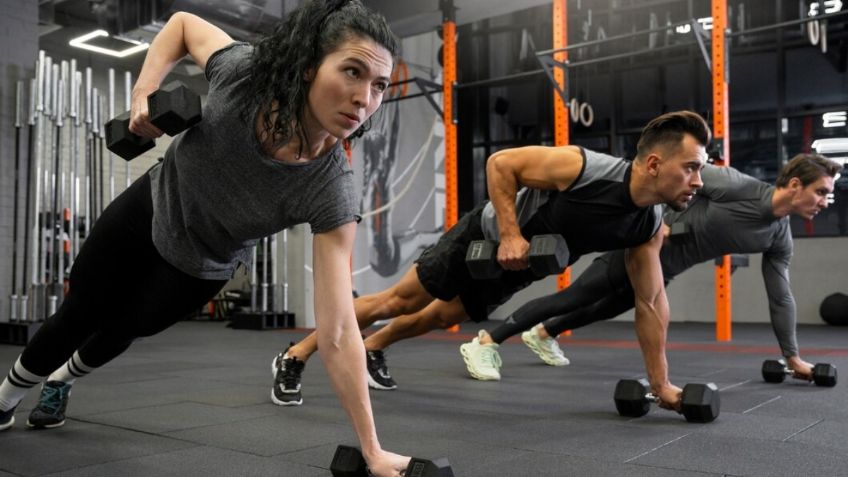 Este es el tiempo que debes descansar entre ejercicios para ganar masa muscular, según la ciencia