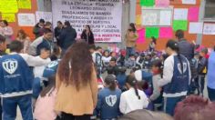 "Maestro Marco, estamos con usted": los niños de una primaria toman clases en la calle para manifestarse a favor de un docente