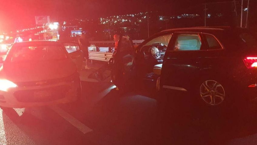 Muere una pareja en un accidente vial en Querétaro, un auto choca con ella de frente al tratar de evitar a otro carro accidentado