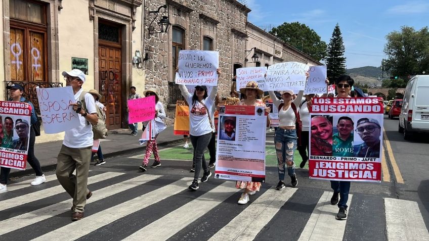 "Basta, los queremos vivos": marchan por desaparición de tres jóvenes en el “corredor de la muerte”