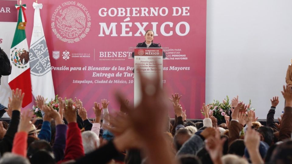 En CDMX la pensión pasó de 1,100 pesos a 2,400 pesos mensuales. Imagen de archivo