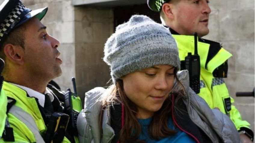 Detienen a Greta Thunberg durante manifestación en Londres por confrontar a líderes de la industria del petróleo y gas