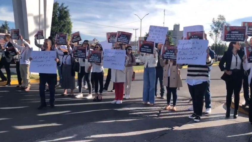 Trabajadores del Poder Judicial de la Federación bloquearon lateral de avenida en protesta