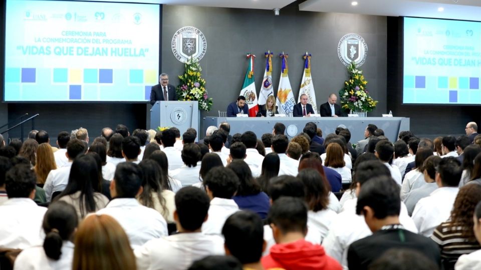 La Facultad de Medicina de la UANL reconoció a las familias de las personas que decidieron donar su cuerpo al fallecer para que contribuya al conocimiento de los alumnos