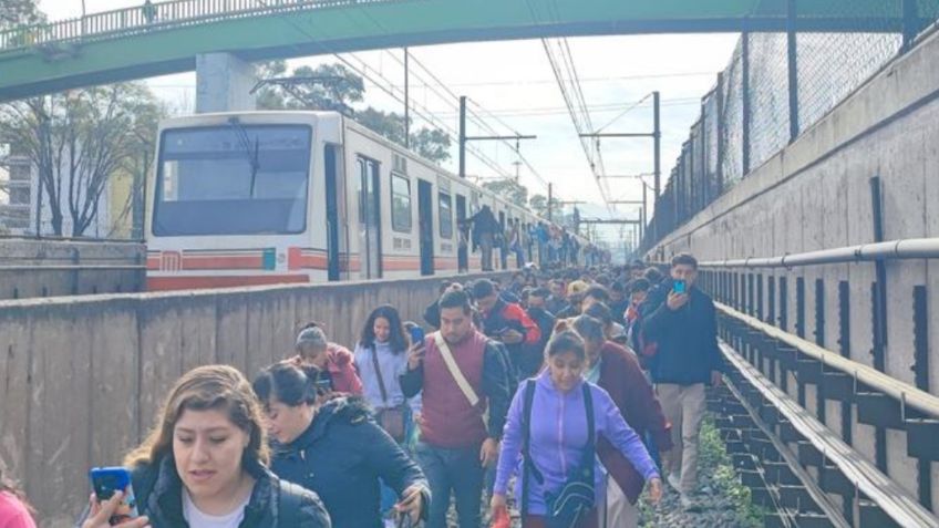 Desalojan a pasajeros de la Línea A del Metro en las vías por la caída de un cable