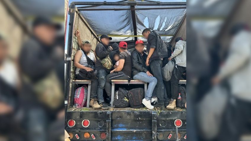 Detienen camión con 130 migrantes en Veracruz