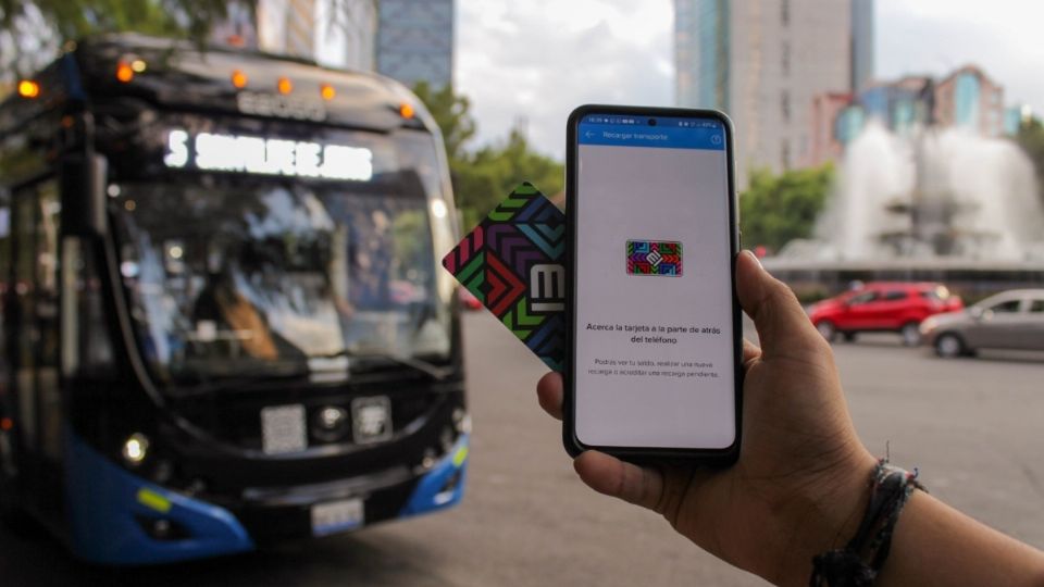 Desde sus dispositivos, los usuarios pueden recargar su Tarjeta de Movilidad Integrada.