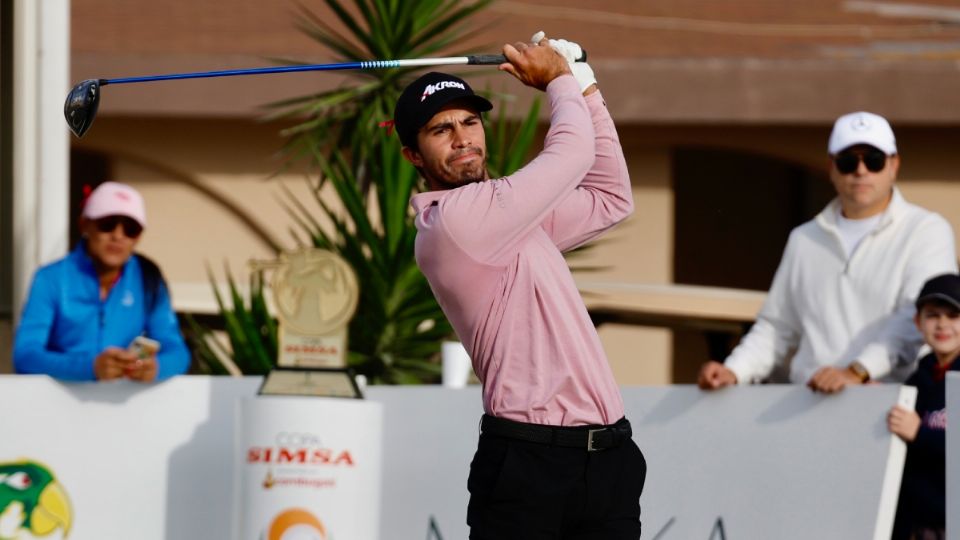 Álvaro Ortiz finaliza su recorrido con score de 63 golpes