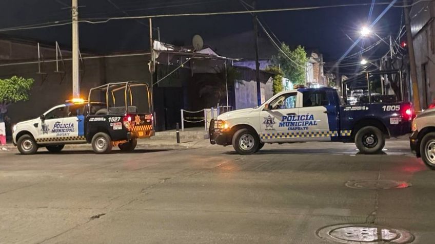 A tiros asesinan a dos personas afuera de un bar en Irapuato