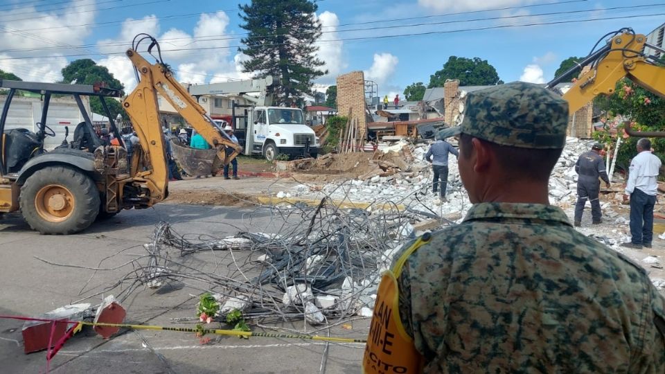 El movimiento de maquinaria fue suspendido ante el riesgo de que los muros, aún en pie, se puedan derrumbar