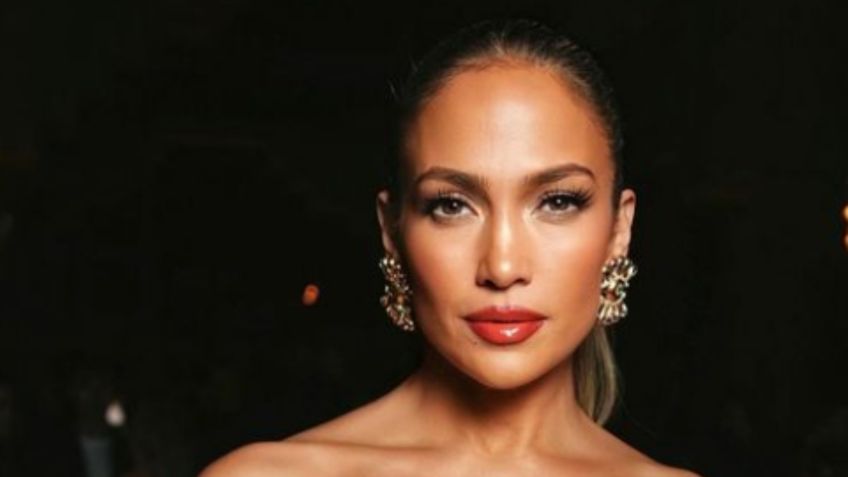 JLo de lo más sensual a sus 54 años con delicada lencería de encaje que empodera