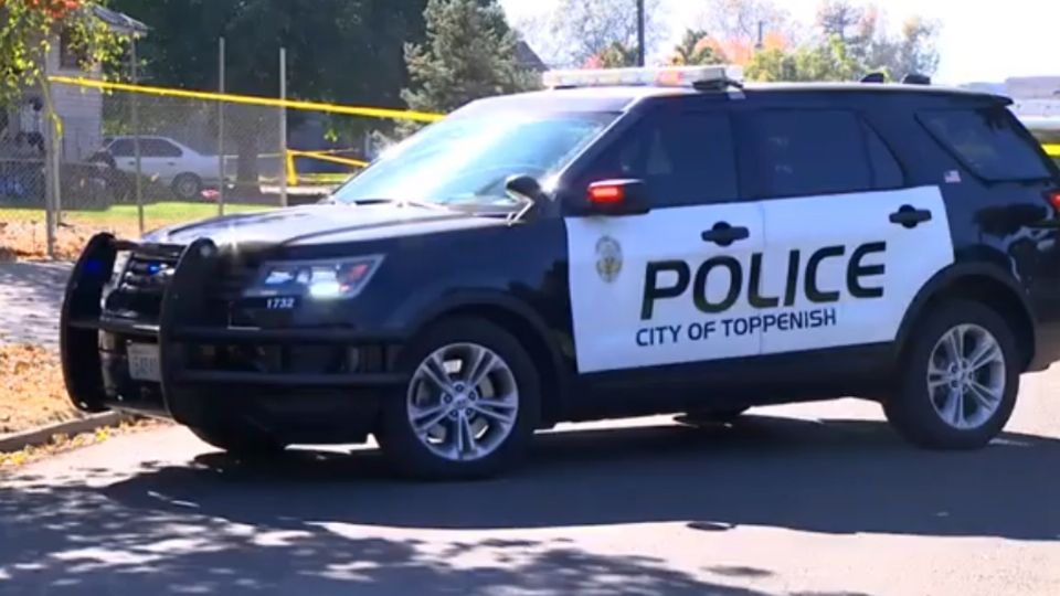 La Policía de la localidad de Toppenish continúa investigando los motivos.