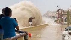 VIDEO: Ola arrastra a hombre mientras grababa el mar por "Norma"