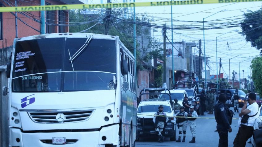 Chofer de autobús frustra asalto, el ladrón lo amenazó con una pistola de juguete