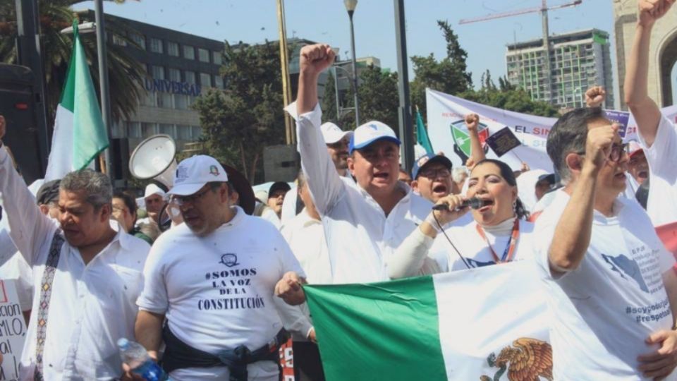 La marcha arrancó del Monumento a la Revolución.