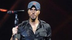 Fans se preocupan por Enrique Iglesias, critican su comportamiento en conciertos