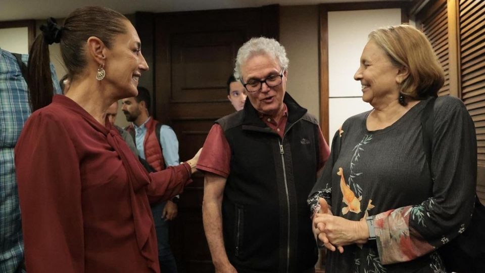 Claudia Sheinbaum junto a su hermano y su cuñada.