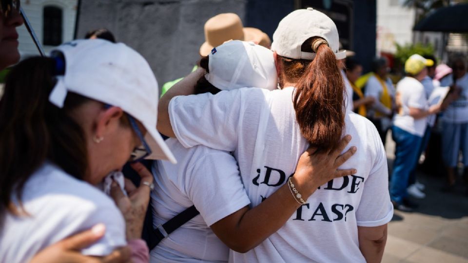 La mujer buscaba a su hijo desaparecido.