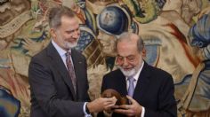 El rey Felipe de España entrega reconocimiento a Carlos Slim por desarrollar a Iberoamérica