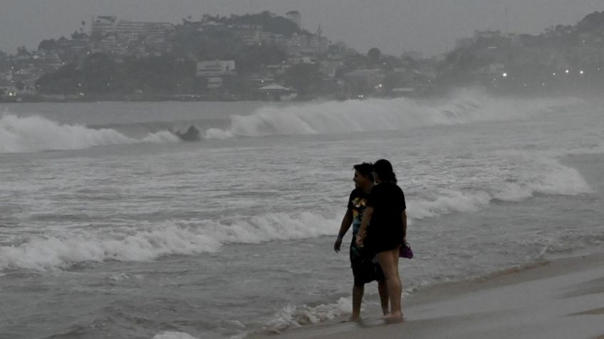 Acapulco queda incomunicado por “Otis”: líneas telefónicas dañadas y cientos de casas sin luz