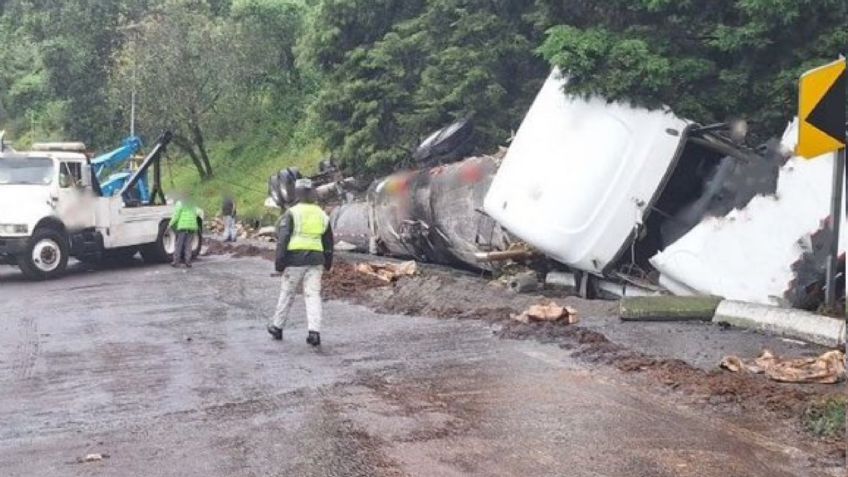 Tráiler vuelca en la México Cuernavaca y cierran la circulación, alternativas viales