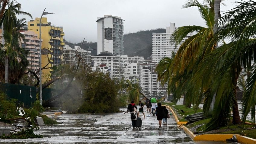 El paso de "Otis" no los derrumbó: los negocios de Acapulco luchan por renacer