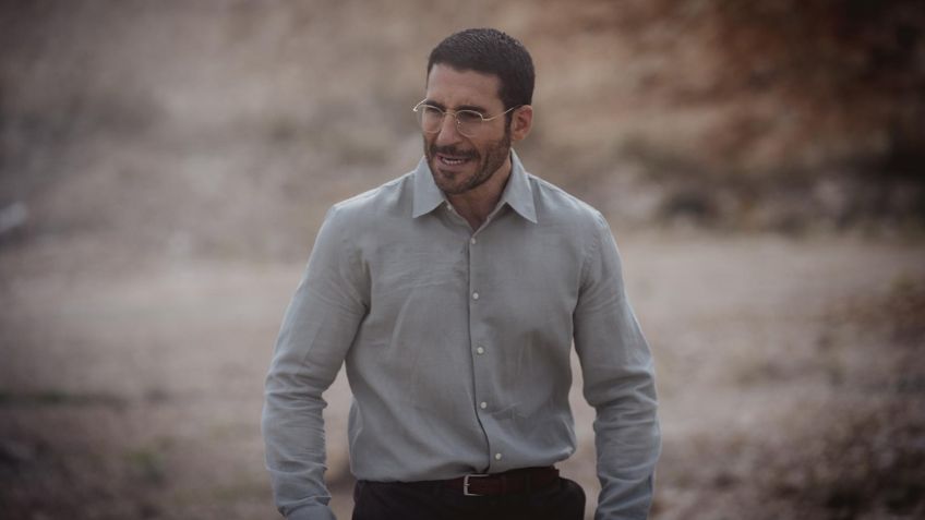 Miguel Ángel Silvestre se divierte sin juzgar