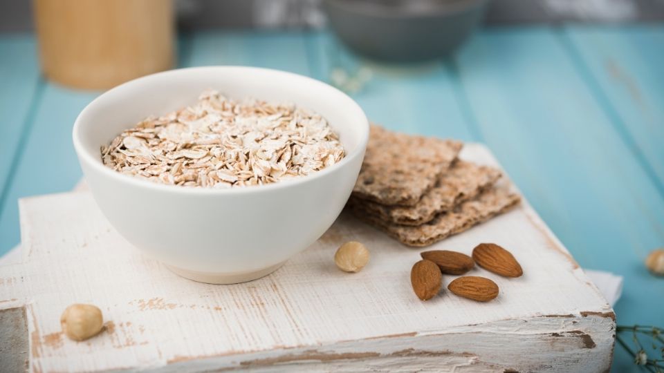 La avena contiene vitaminas y minerales buenos para el organismo