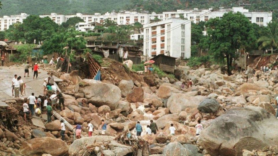 Tras el paso del huracán 'Paulina'„ se registraron daños en infraestructura y miles de viviendas.