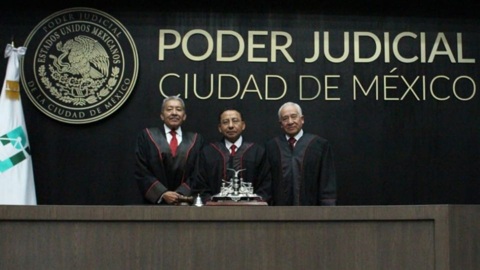 El Poder Judicial de la Ciudad de México (PJCDMX) reconoció las trayectorias de los magistrados Lino Pedro Bolaños Cayetano y Marco Antonio Ramírez Cardoso, por 54 y 50 años de servicio respectivamente