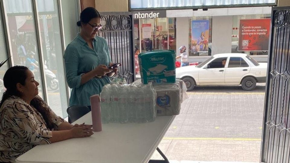 El gobierno del estado y el DIF Nayarit han establecieron un centro de acopio frente a la sede del gobierno, en la plaza Benito Juárez en Tepic