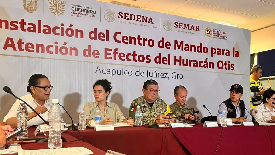 Rosa Icela Rodríguez, Luisa María Alcalde, Laura Velázquez, Luis Cresencio Sandoval, Rafael Ojeda, Evelyn Salgado y Abelina López participaron en la mesa de trabajo