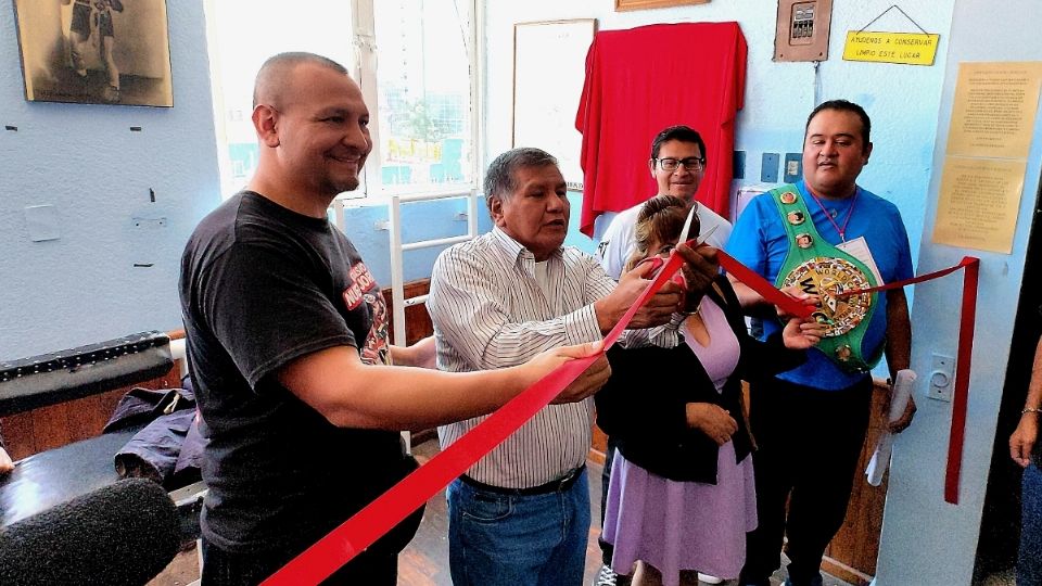 Asistió el excampeón mundial Rafael Bazooka Limón y el referí internacional Guadalupe García a la reapertura