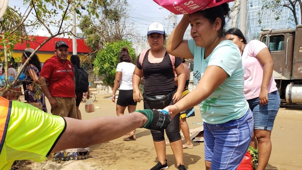 La Cofepris y la Conagua están en Guerrero a fin de colaborar en las tareas de rescate y abastecimiento de servicios básicos. 