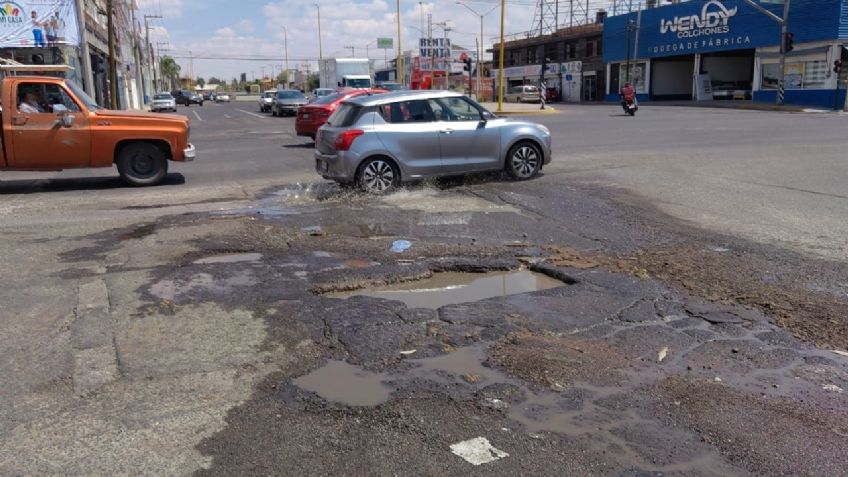 Cráteres en el arroyo vehicular son foco de infección y de accidentes