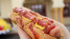 ¿Cuántos minutos de vida te quita comer un hot dog? Estudio revela las cifras