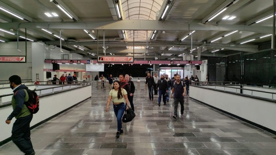 Usuarios en la Línea 1 del Metro de la CDMX.