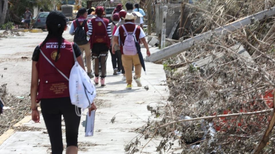 Brigadistas realizando recorridos por las calles de Guerrero.