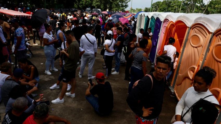 Migrantes instalan campamento en el Río Suchiate