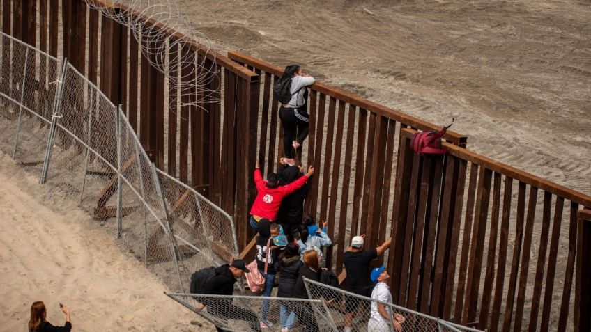 Biden anuncia que ampliará muro en su frontera con México para frenar a migrantes