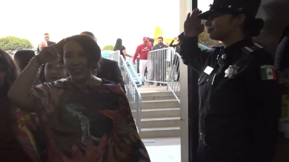 La alcaldesa Araceli Brown durante su entrada para presentar su informe de gobierno.