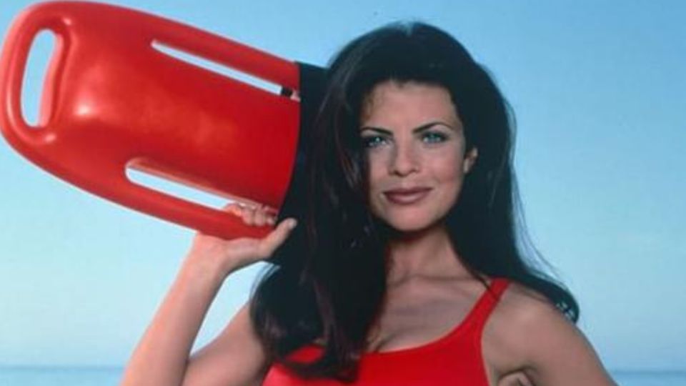 YASMINE BLEETH DE BAYWATCH | La actriz hoy tiene 55 años, está alejada de las pantallas y luce irreconocible.
