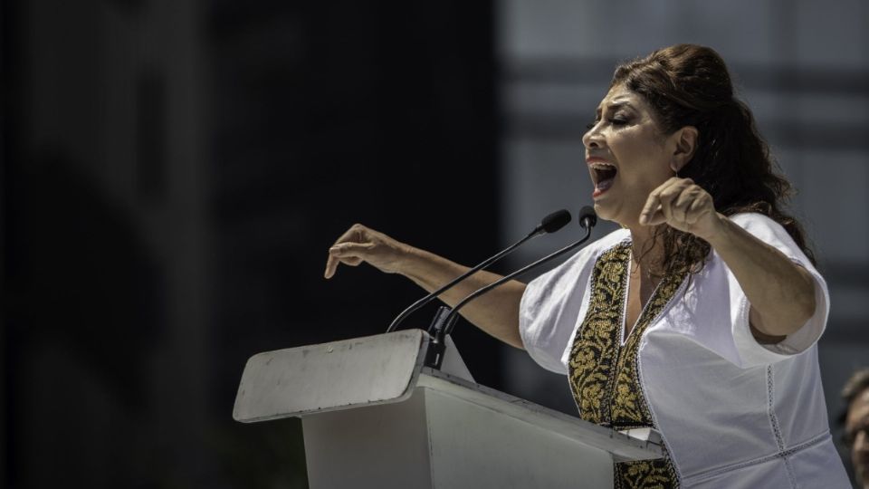 'Ante ustedes tienen a una mujer fundadora de Morena, una mujer luchadora y soy una mujer preparada'