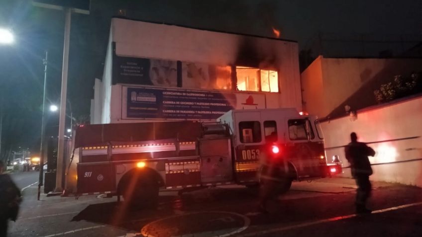 Sofocan incendio en bodega de escuela gastronómica al sur de la CDMX