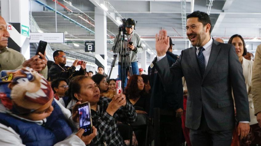 Matí Batres inaugura la renovación del Cetram de Martín Carrera