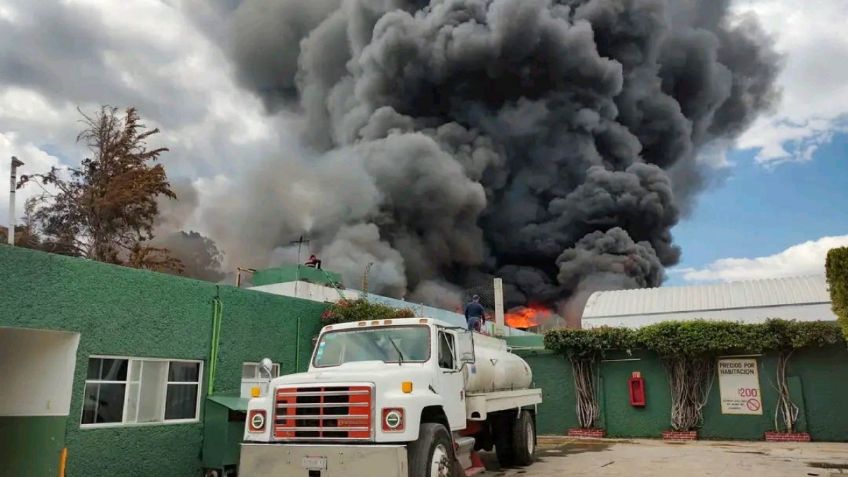 Se registra fuerte incendio en la carretera Texcoco-Lechería, afectaciones viales